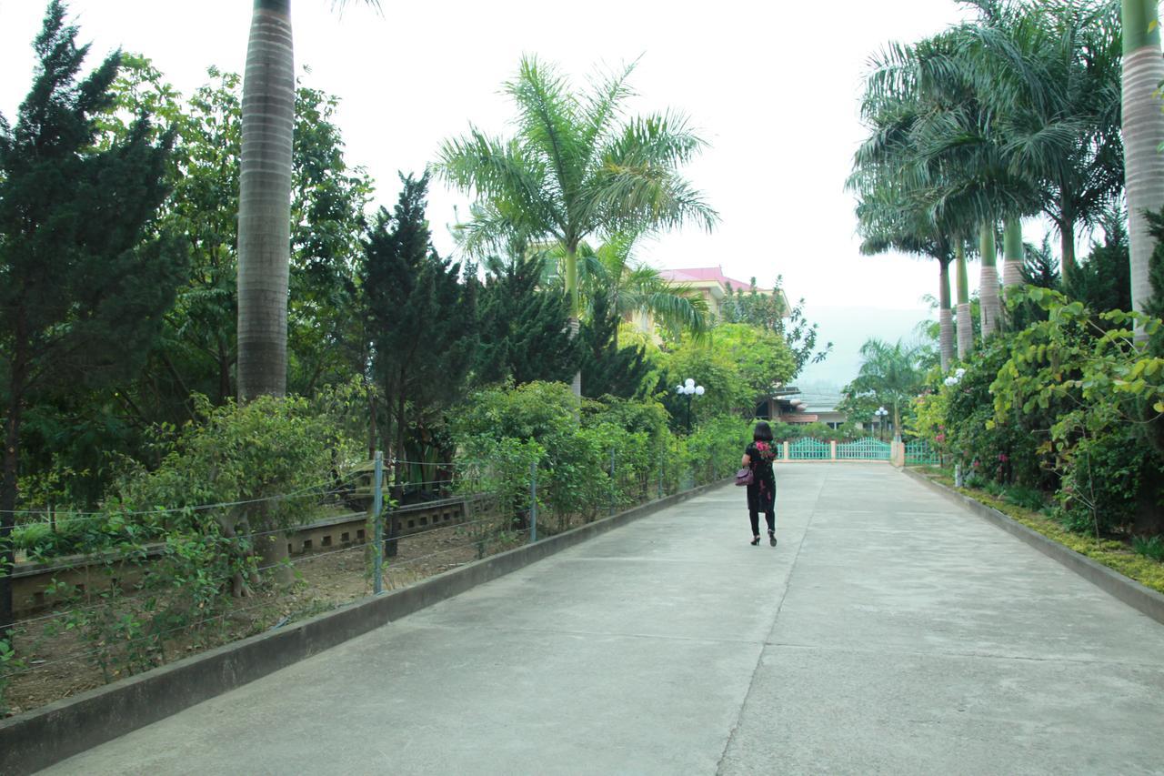 Khach San Linh Huong Hotel Son La Esterno foto